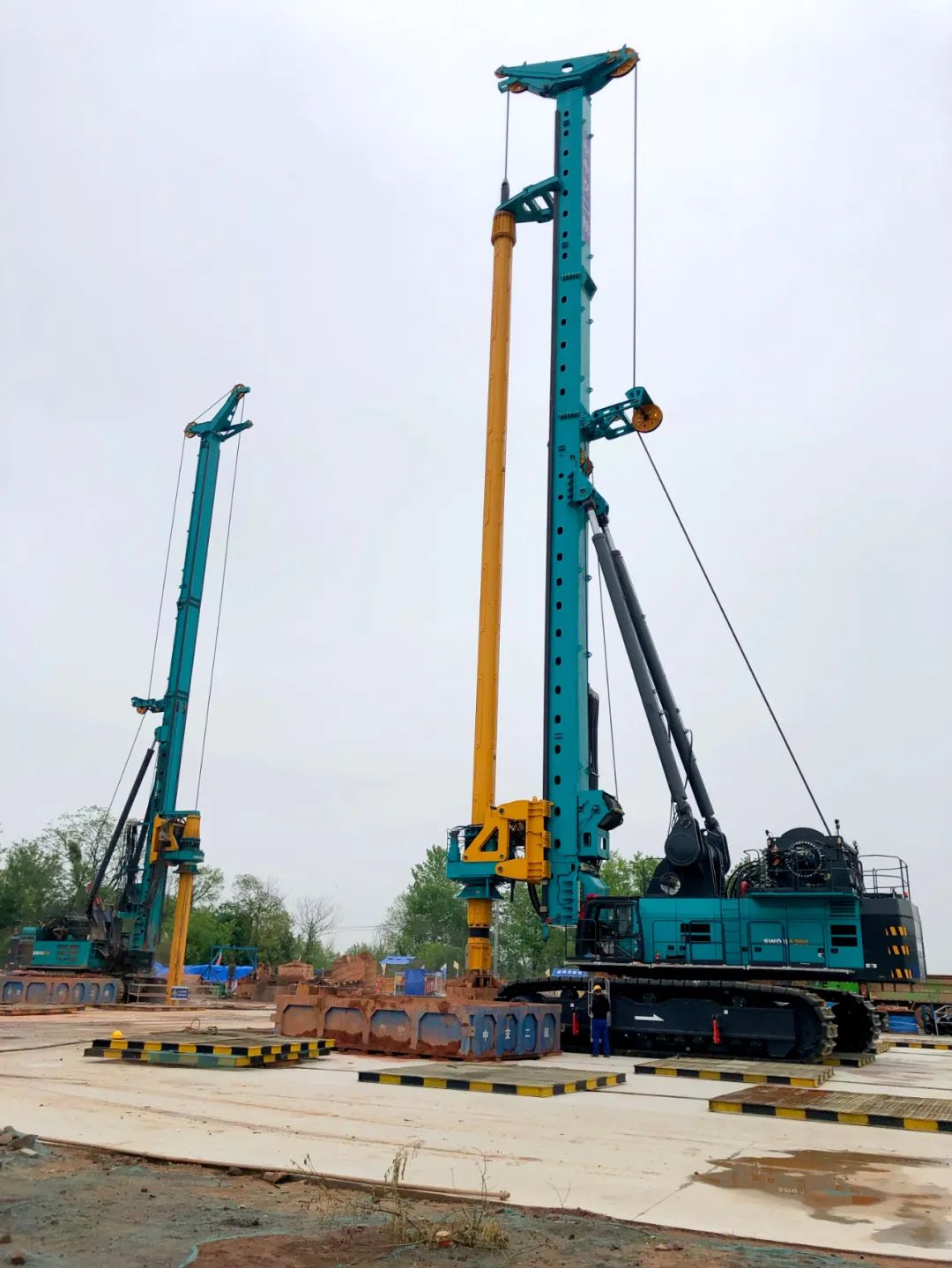 “创造施工奇迹！”他们和米兰网址智能“超级桩备”一起助建燕矶长江大桥