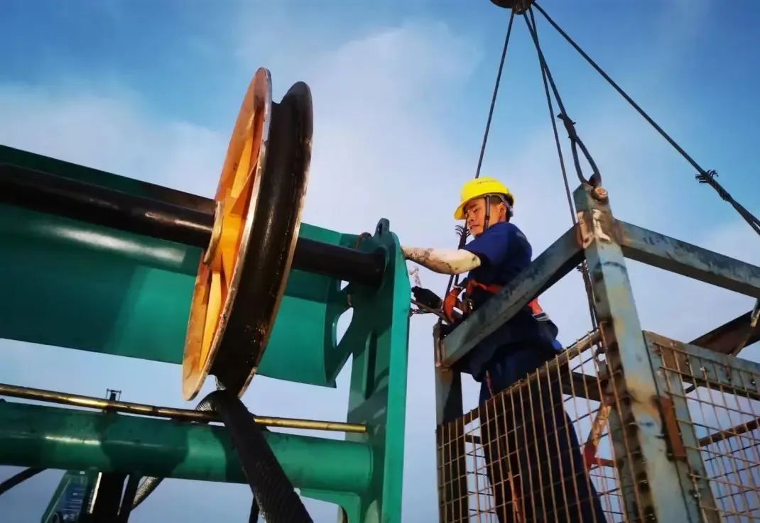 “创造施工奇迹！”他们和米兰网址智能“超级桩备”一起助建燕矶长江大桥