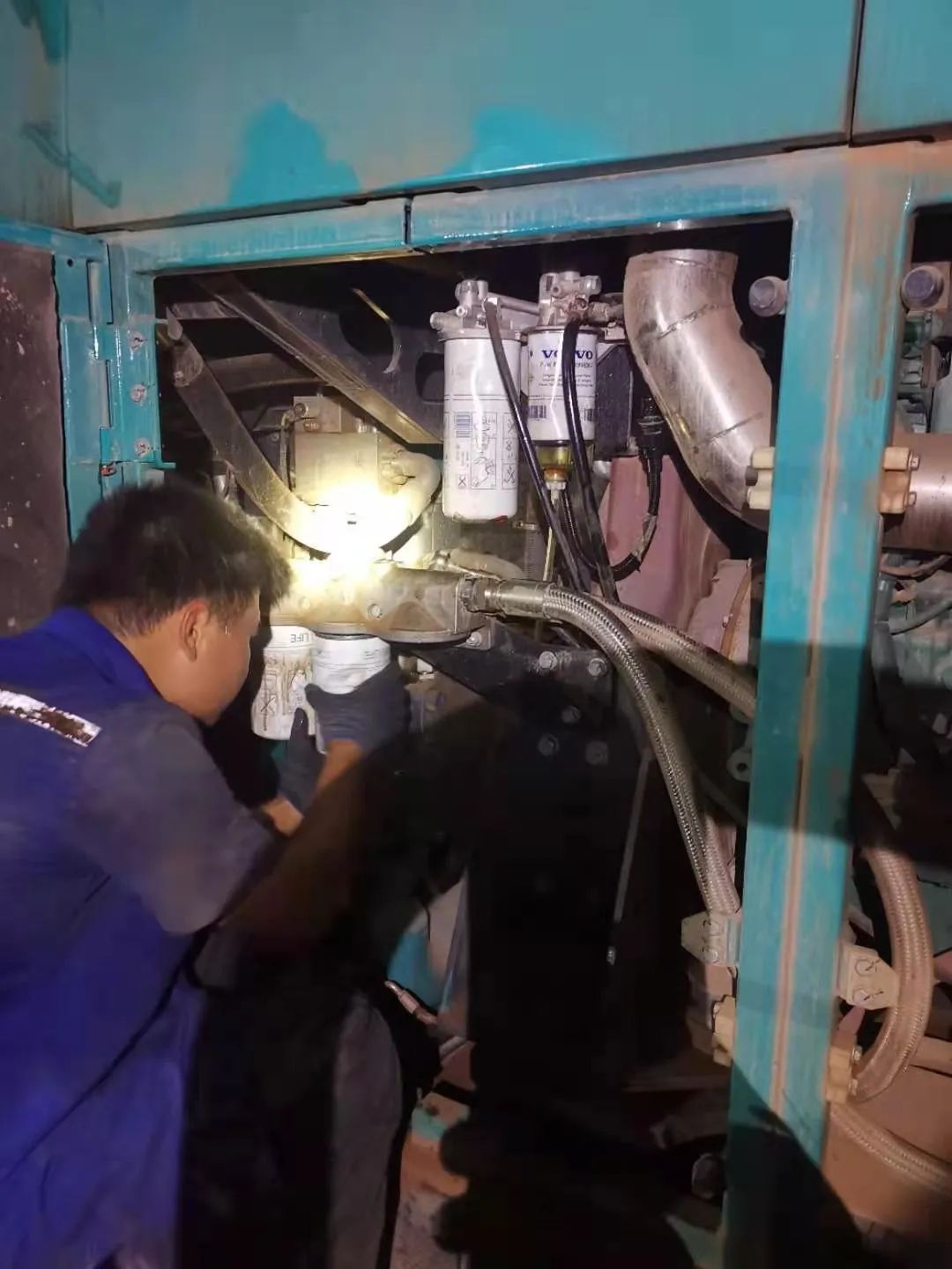 “创造施工奇迹！”他们和米兰网址智能“超级桩备”一起助建燕矶长江大桥