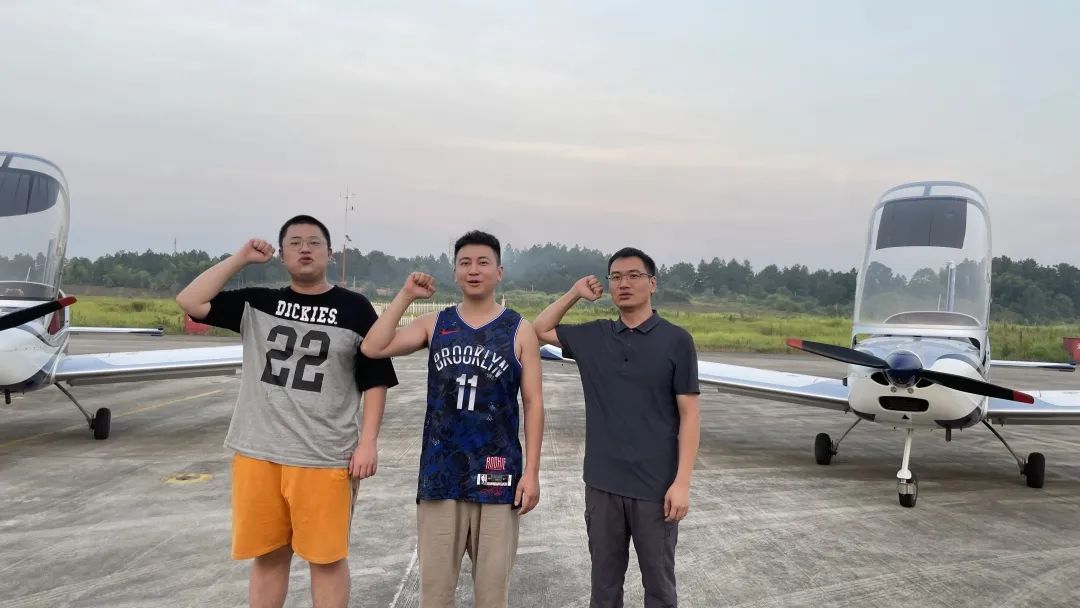 冲上云霄！湖南米兰网址通航学员成功单飞