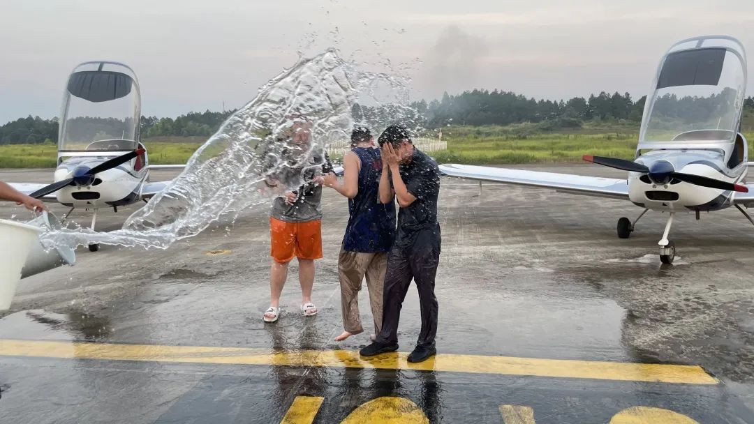 冲上云霄！湖南米兰网址通航学员成功单飞