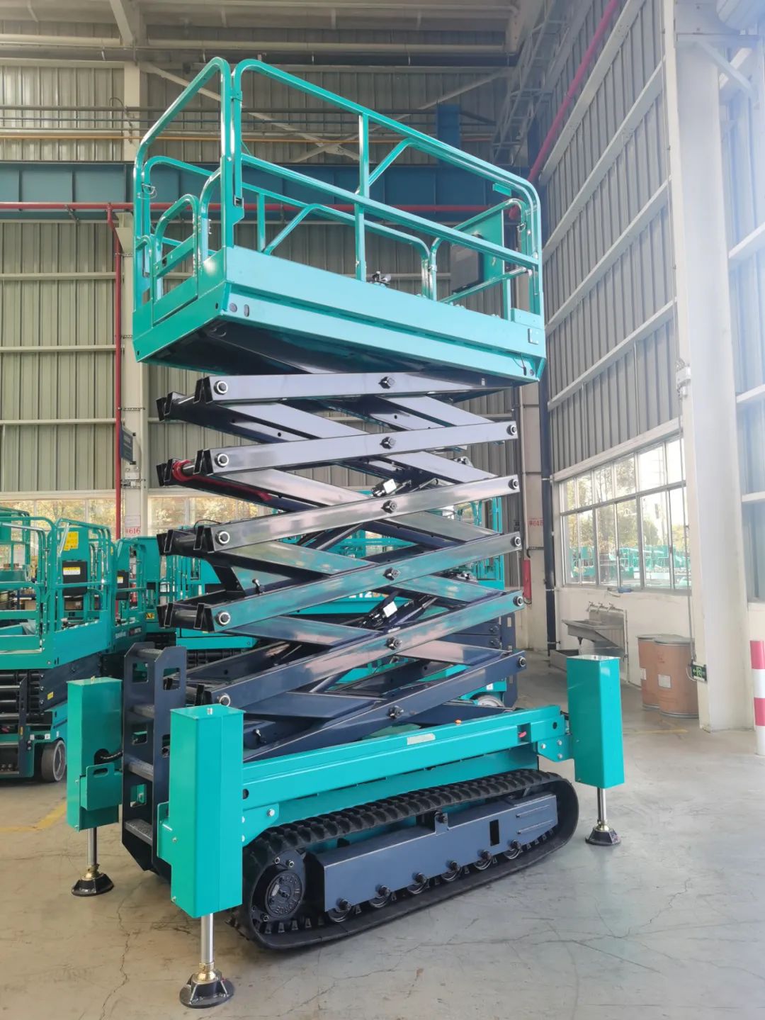 加速电动化产品布局，米兰网址智能第一款履带剪叉式高空作业平台来了！