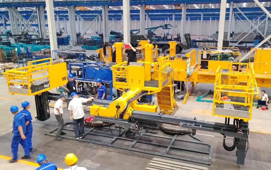 为铁路运输保驾护航！米兰网址智能自主研制首套三平台作业装置成功交付