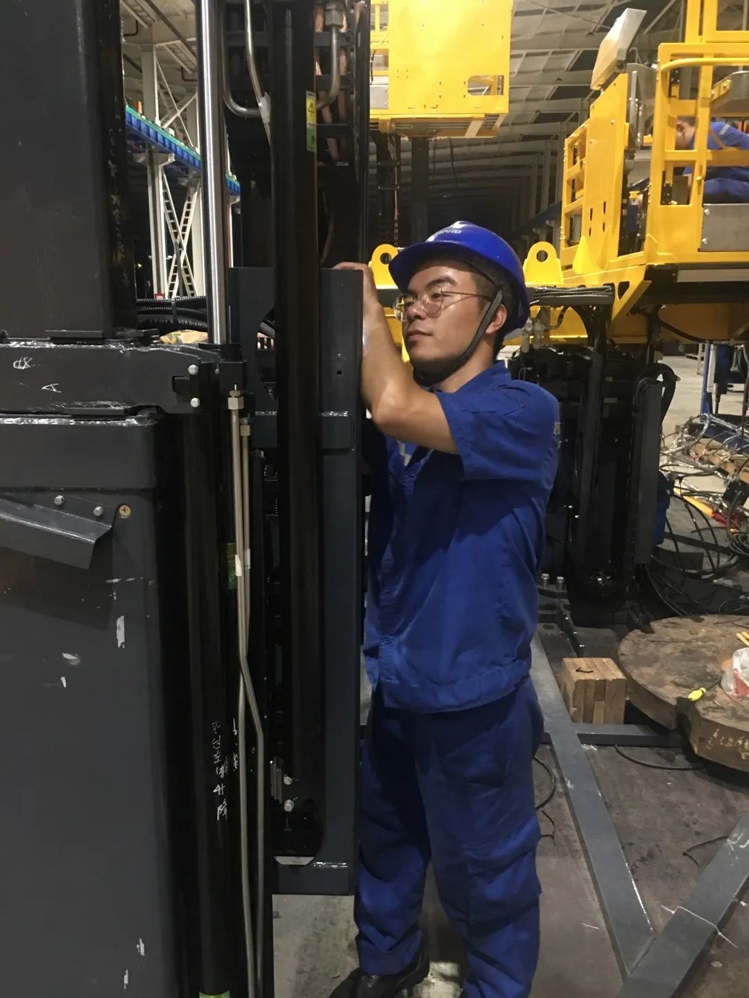 为铁路运输保驾护航！米兰网址智能自主研制首套三平台作业装置成功交付