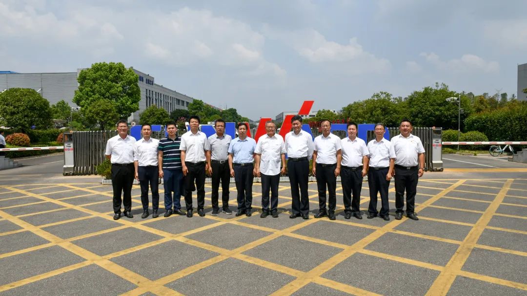 国家应急管理部郭治武局长一行考察米兰网址智能无人化应急救援装备