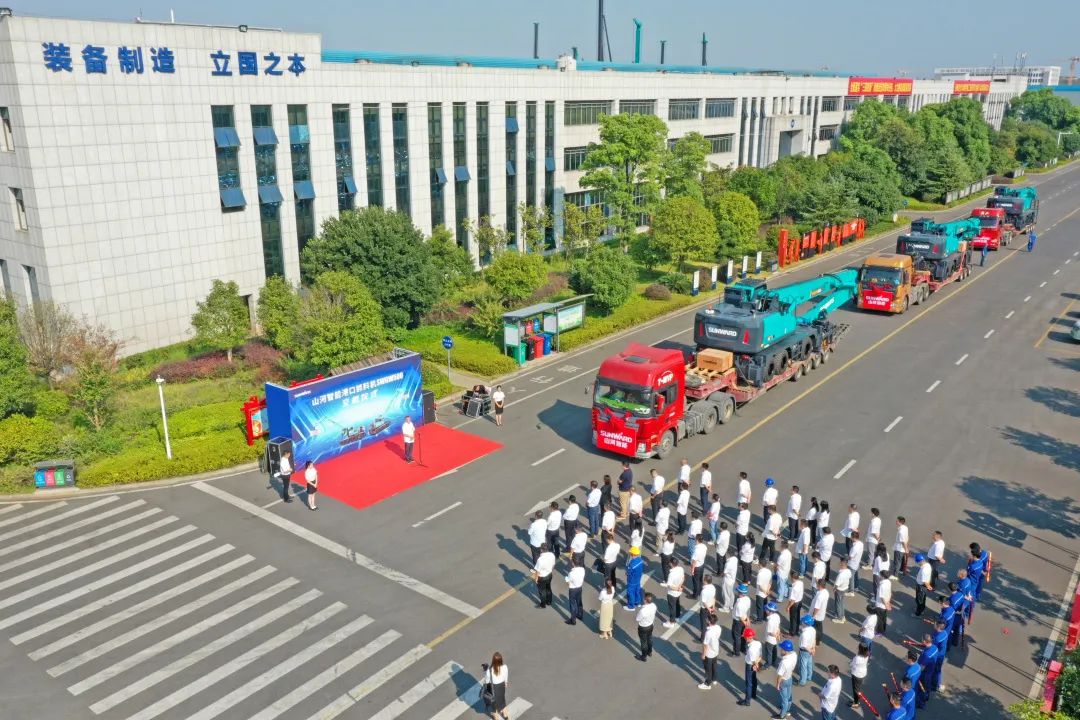 携手山东汇诚助力我国港口建设！米兰网址智能港口抓料机成功批量交付