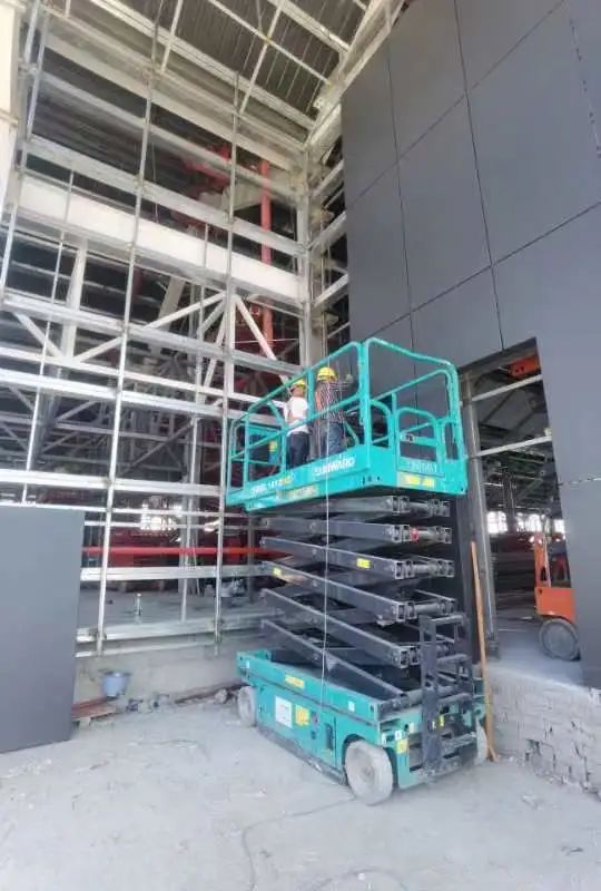 众志成城抗疫情！米兰网址智能高空机械助力惠州方舱医院建设