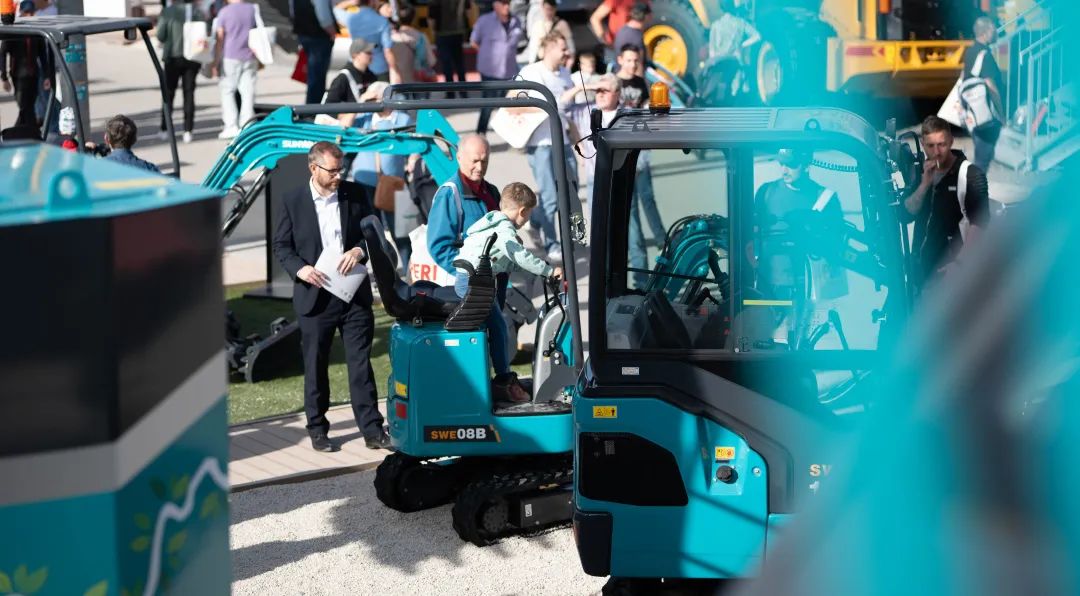 Bauma 2022 | 一组火热现场图带您重温米兰网址智能德国宝马展之旅