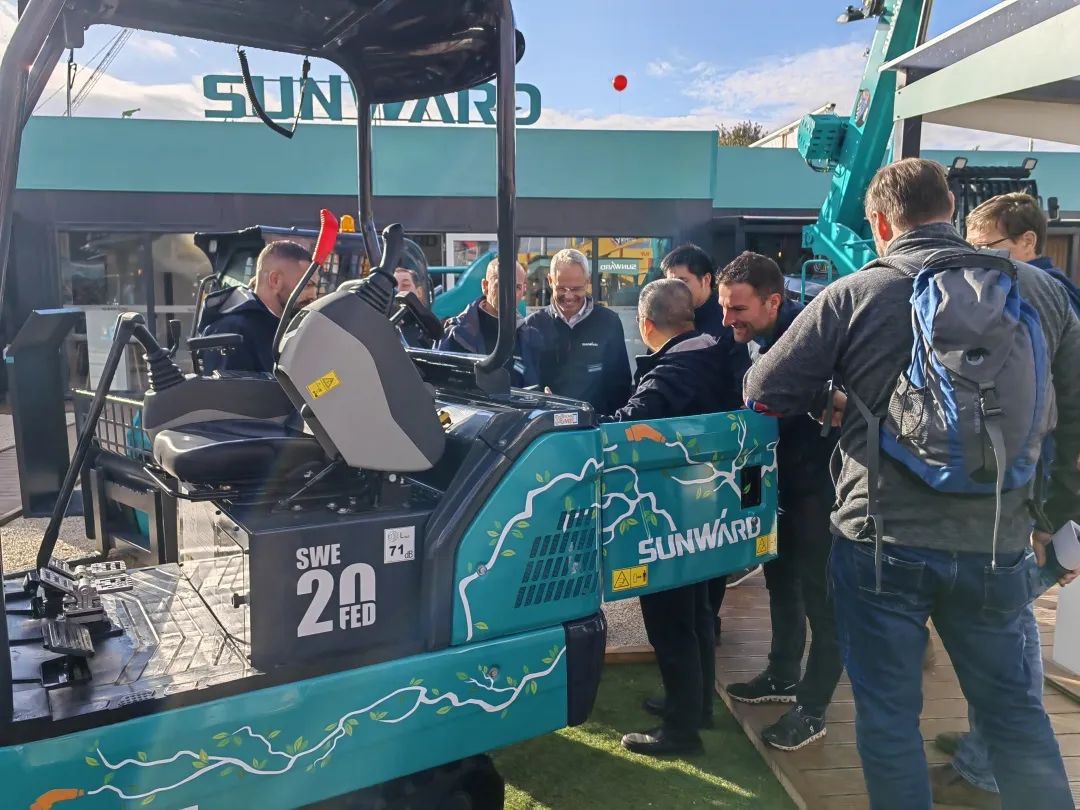 Bauma 2022 | 一组火热现场图带您重温米兰网址智能德国宝马展之旅