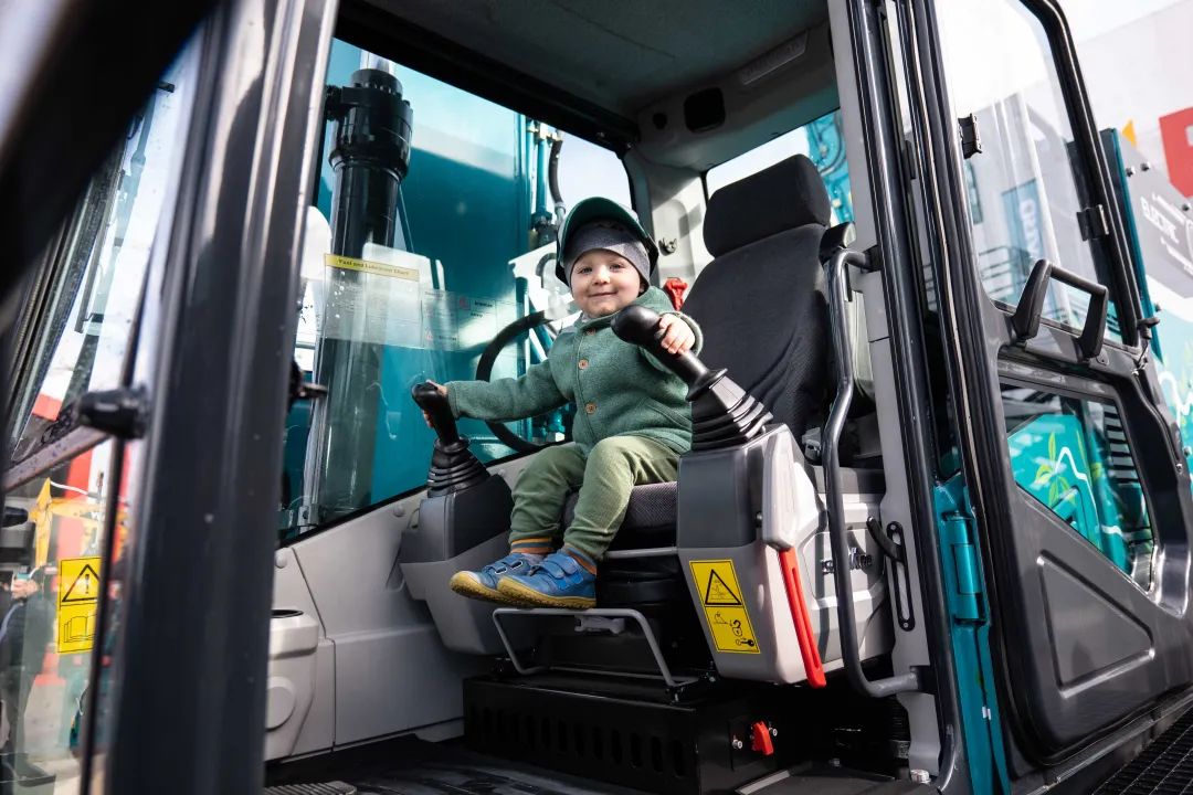 Bauma 2022 | 一组火热现场图带您重温米兰网址智能德国宝马展之旅