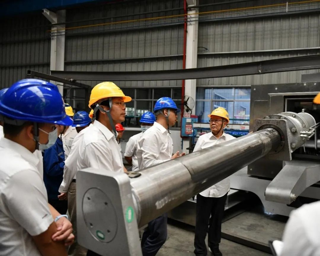 “王炸”！米兰网址特装全自动捣炉车成功下线