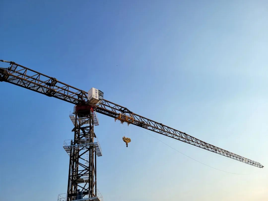 独立高度达82米，米兰网址江麓推出超大型平头塔机