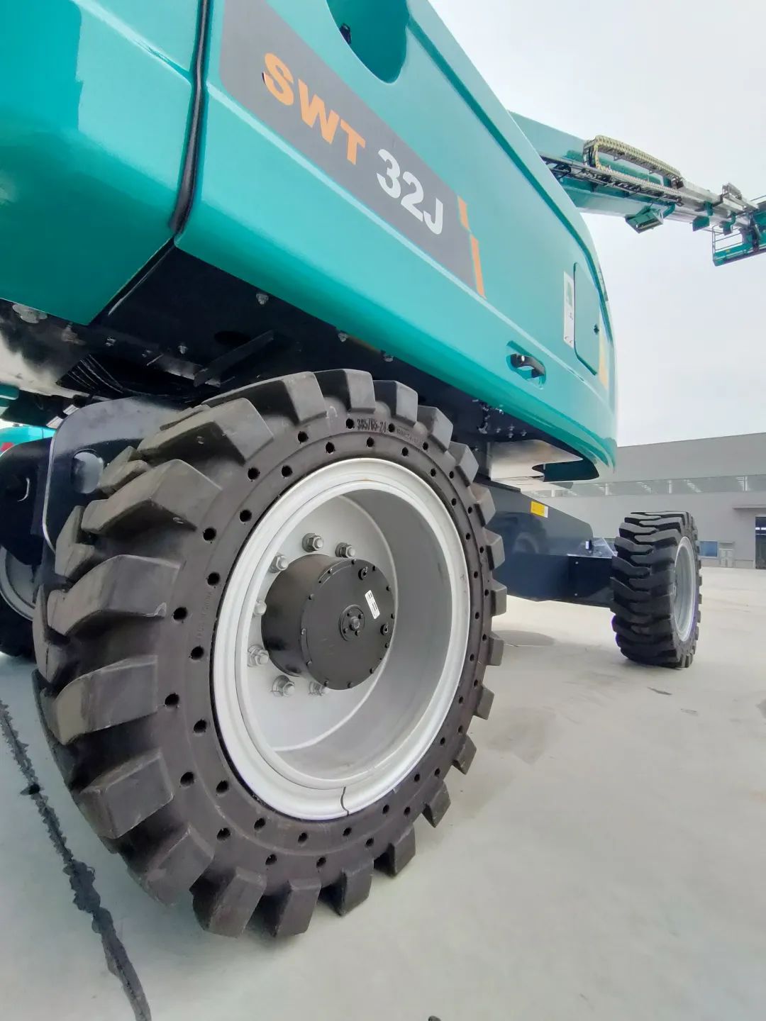 无需扩桥!米兰网址智能国四款32米直臂式高空作业平台成功下线