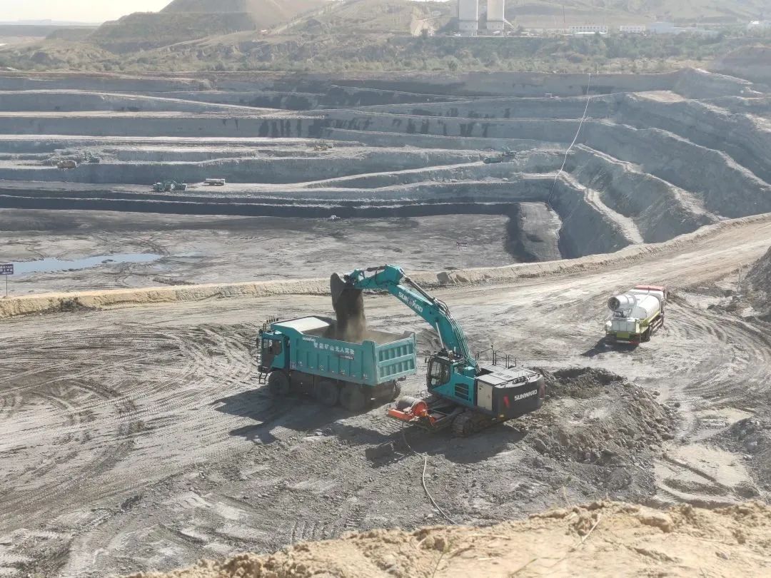 腾远添智能新绿,米兰网址巨鼎新能源矿卡批量交付