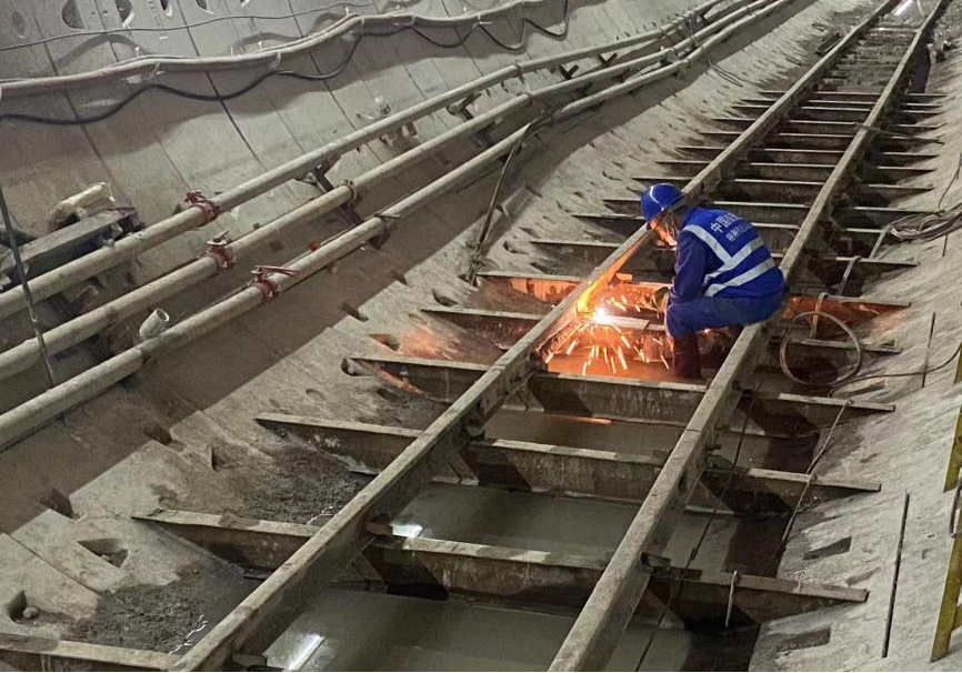 再传捷报！中铁米兰网址盾构机顺利贯穿深圳地铁3号低碳站～坪西站左线