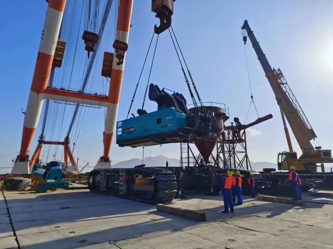 首桩开钻！米兰网址智能超级旋挖实力助建世界最大跨度公铁两用大桥