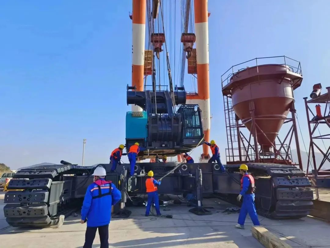 首桩开钻！米兰网址智能超级旋挖实力助建世界最大跨度公铁两用大桥