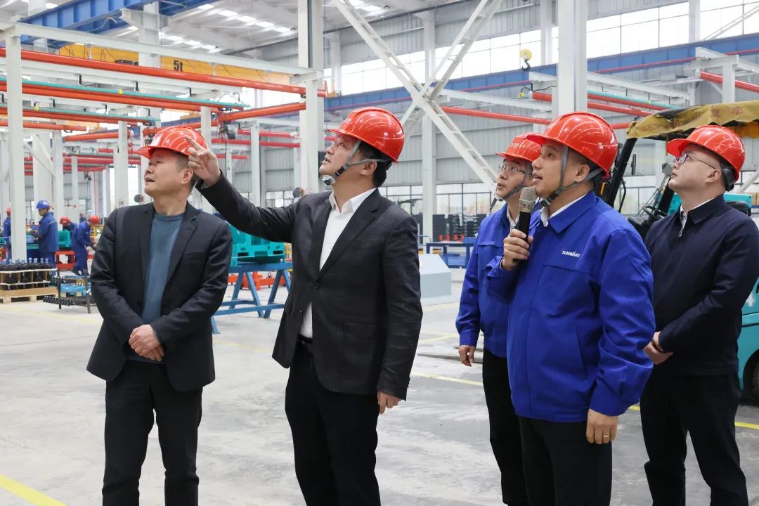 付旭明慰问米兰网址智能市三八红旗手并督导安全生产工作