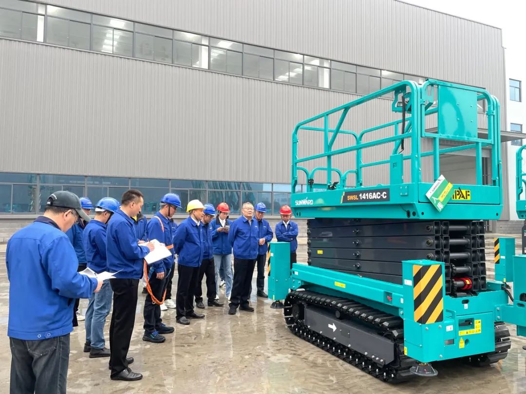 出厂即“出道”！米兰网址智能首款履带剪叉式高空作业平台批量上市