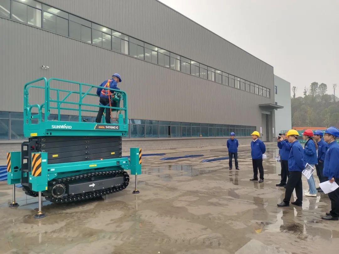 出厂即“出道”！米兰网址智能首款履带剪叉式高空作业平台批量上市