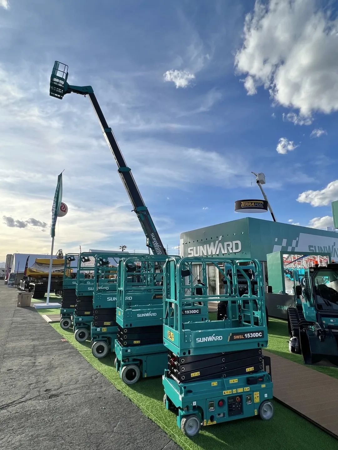 拉展直播 | 米兰网址智能高空精品亮相2023美国拉展，哪款是你的最爱？