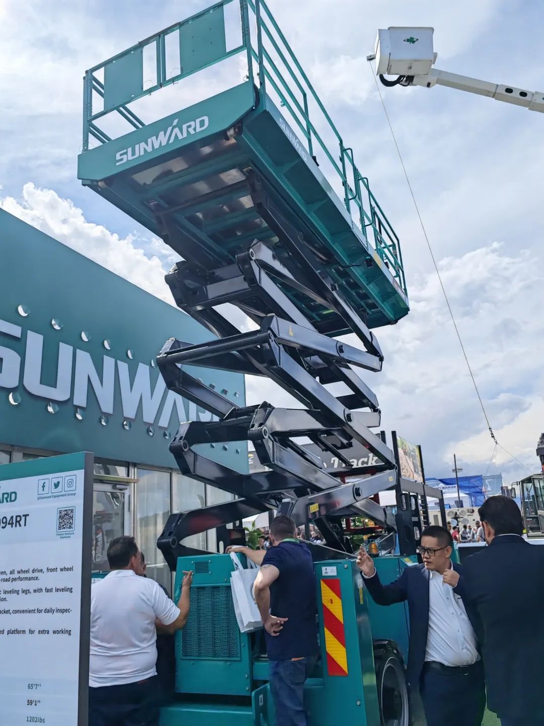 拉展直播 | 米兰网址智能高空精品亮相2023美国拉展，哪款是你的最爱？