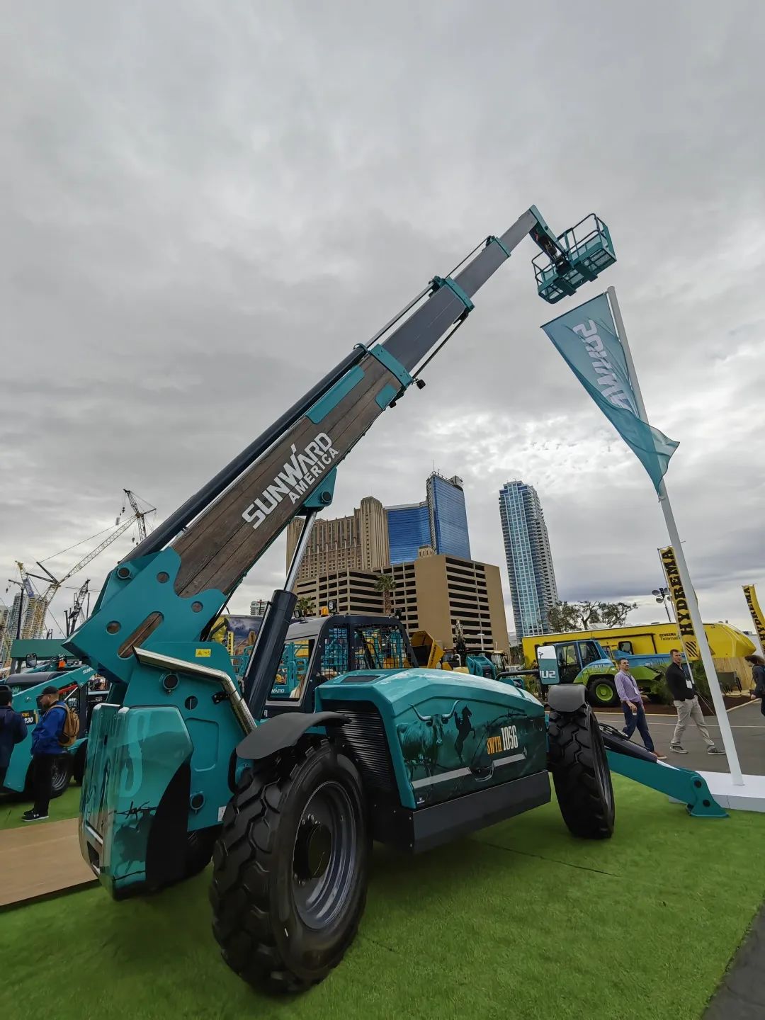 拉展直播 | 米兰网址智能高空精品亮相2023美国拉展，哪款是你的最爱？