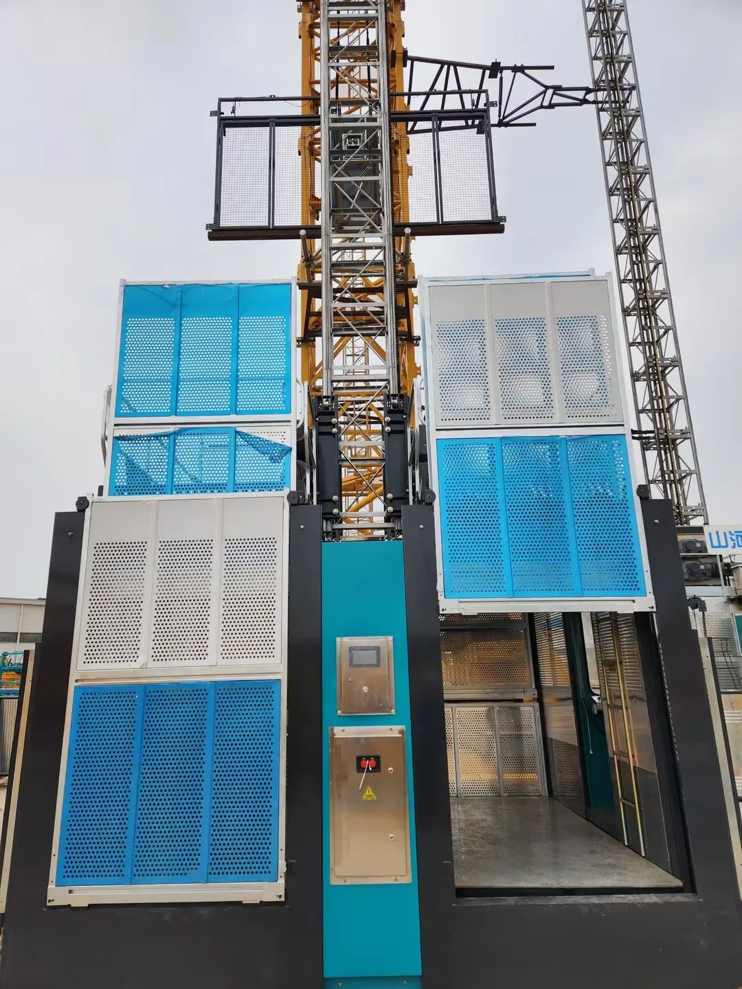 科技显能、再添新品！米兰网址江麓智能施工升降机成功下线