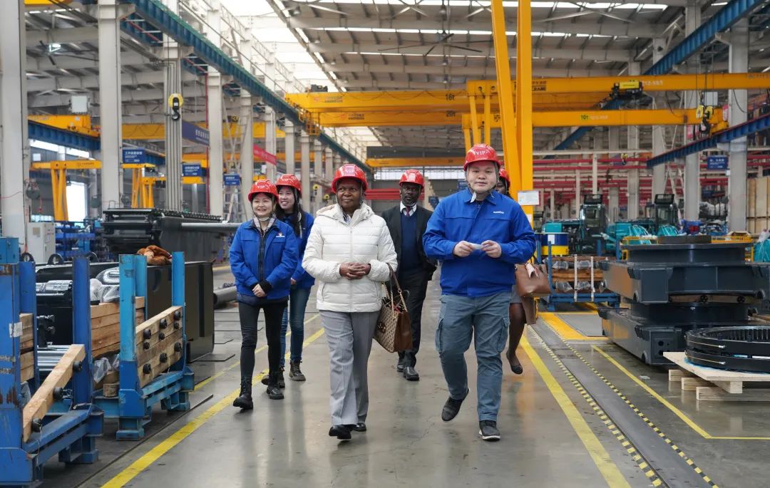 乌干达驻华大使到访米兰网址智能