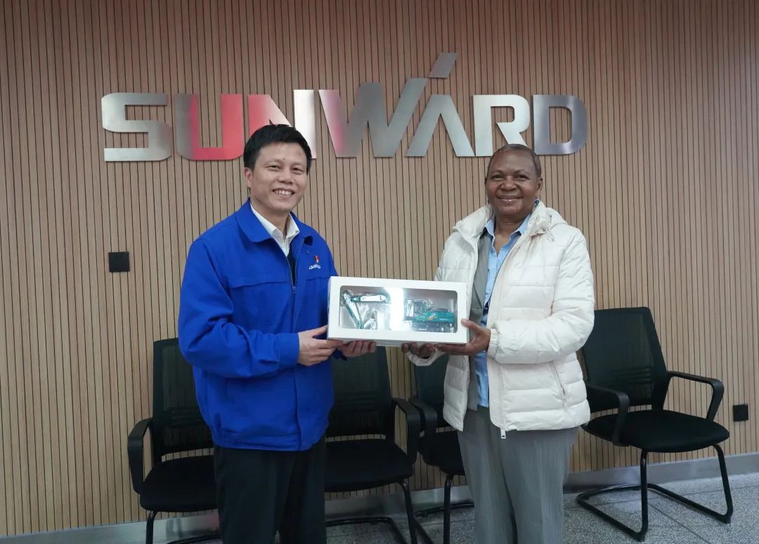 乌干达驻华大使到访米兰网址智能