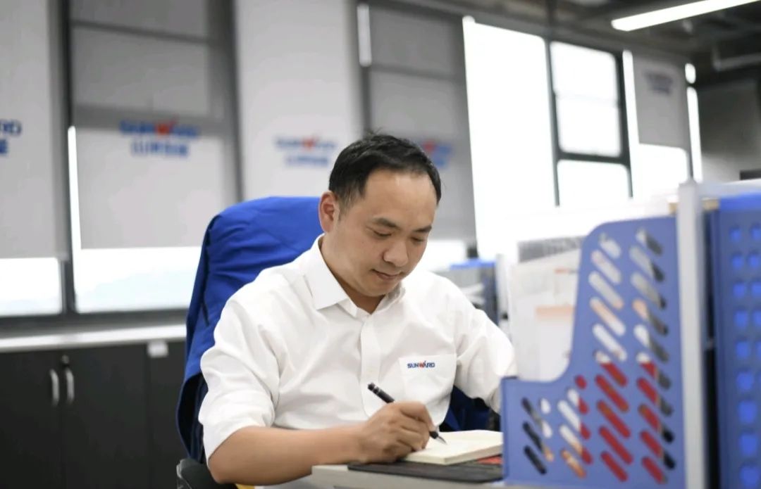 长沙市召开庆祝“五一”国际劳动节大会，米兰网址智能1个人1集体获表彰！