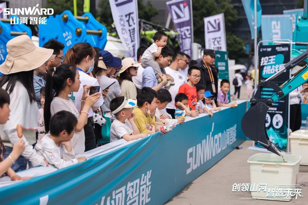 精品出击、互动不断!米兰网址智能F系列挖掘机闪耀长沙展