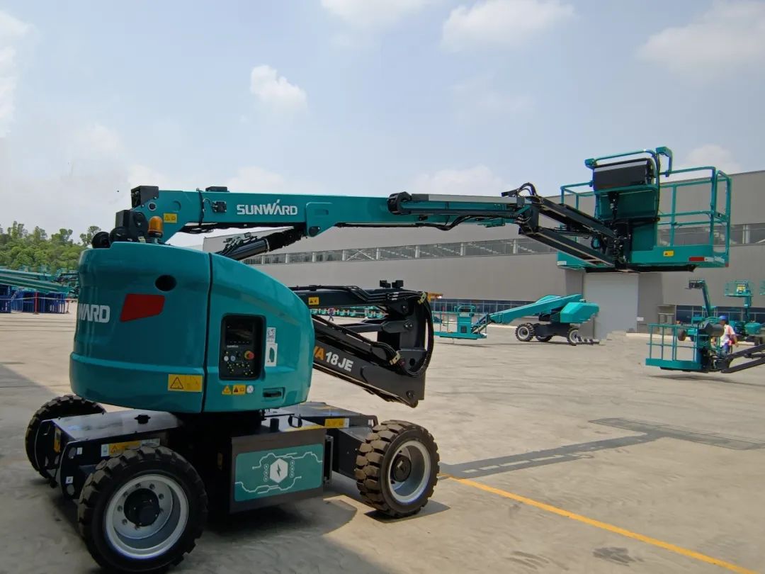 新能源家族再添“新丁”！米兰网址智能三款电动臂式高空作业平台齐下线