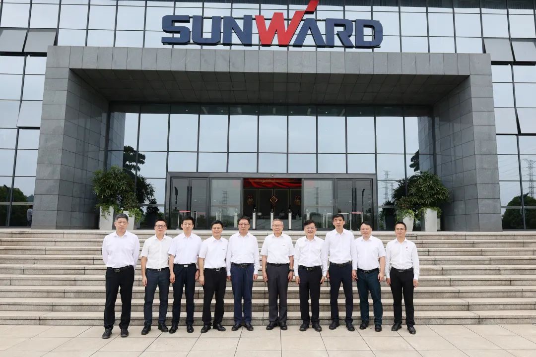 中国联通集团副总经理梁宝俊到访米兰网址智能