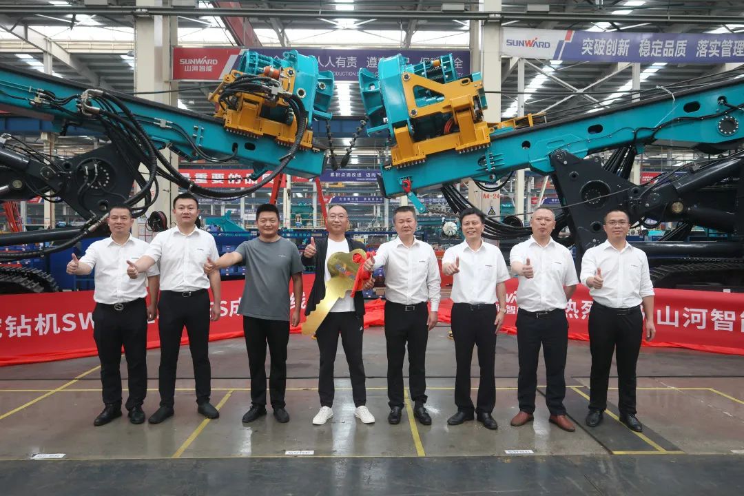 助力“双碳”、绿动未来！米兰网址智能增程式电动旋挖钻机、液压混合动力旋挖钻机齐交付