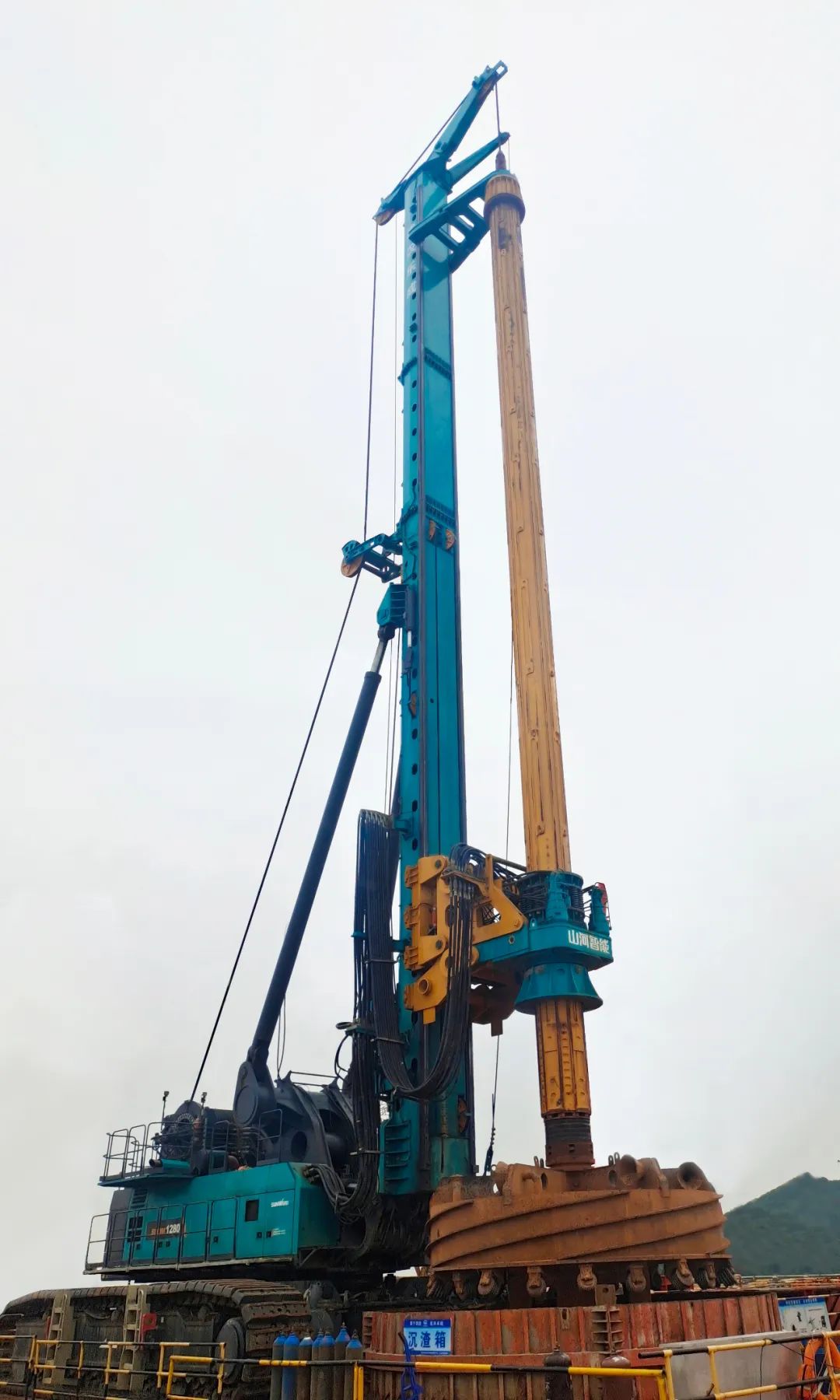 新战绩+1!米兰网址智能超级旋挖钻机创6.3米直径钻孔新纪录