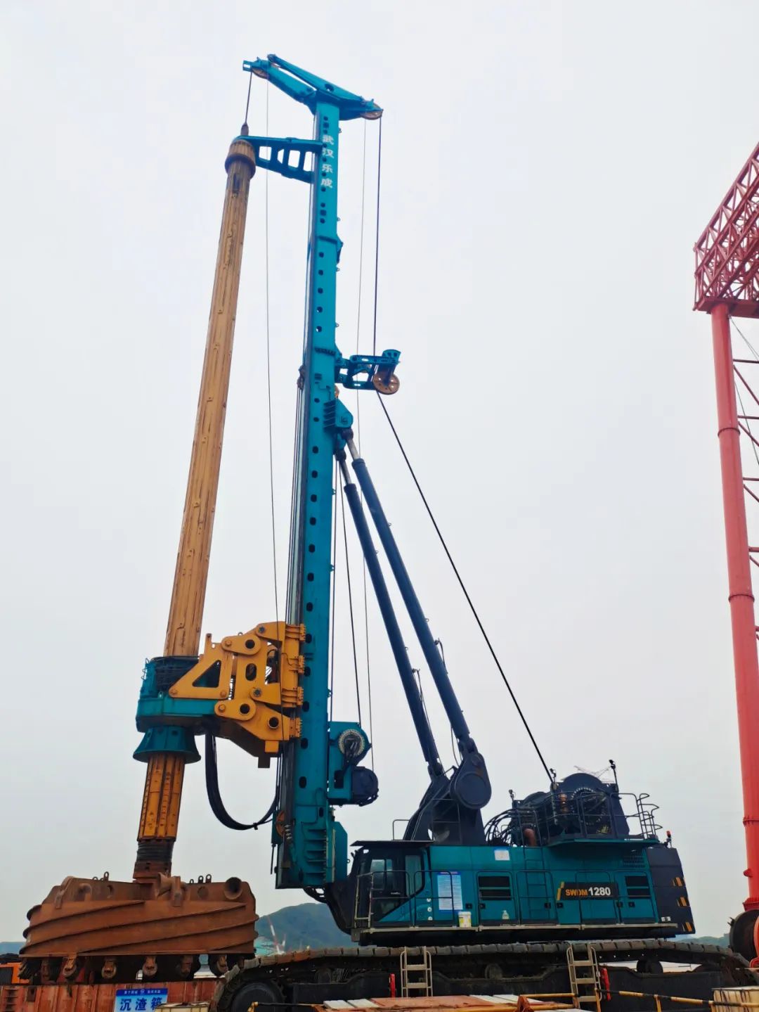 新战绩+1!米兰网址智能超级旋挖钻机创6.3米直径钻孔新纪录