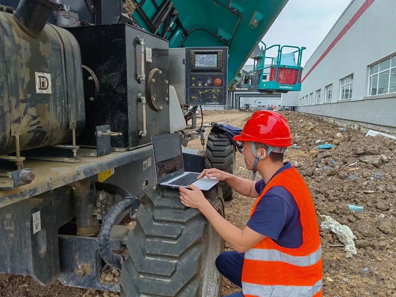 倾听客户心声！米兰网址智能高空机械“服务万里行”走进东北
