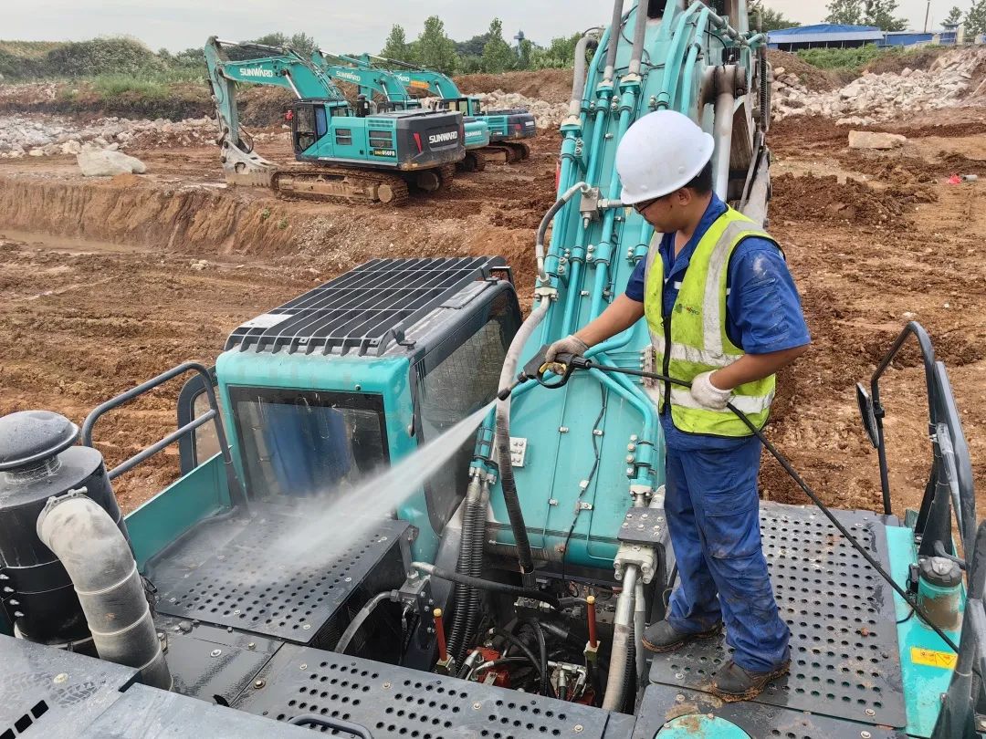 品质米兰网址,用心服务!米兰网址智能挖掘机2023年服务万里行正式出征