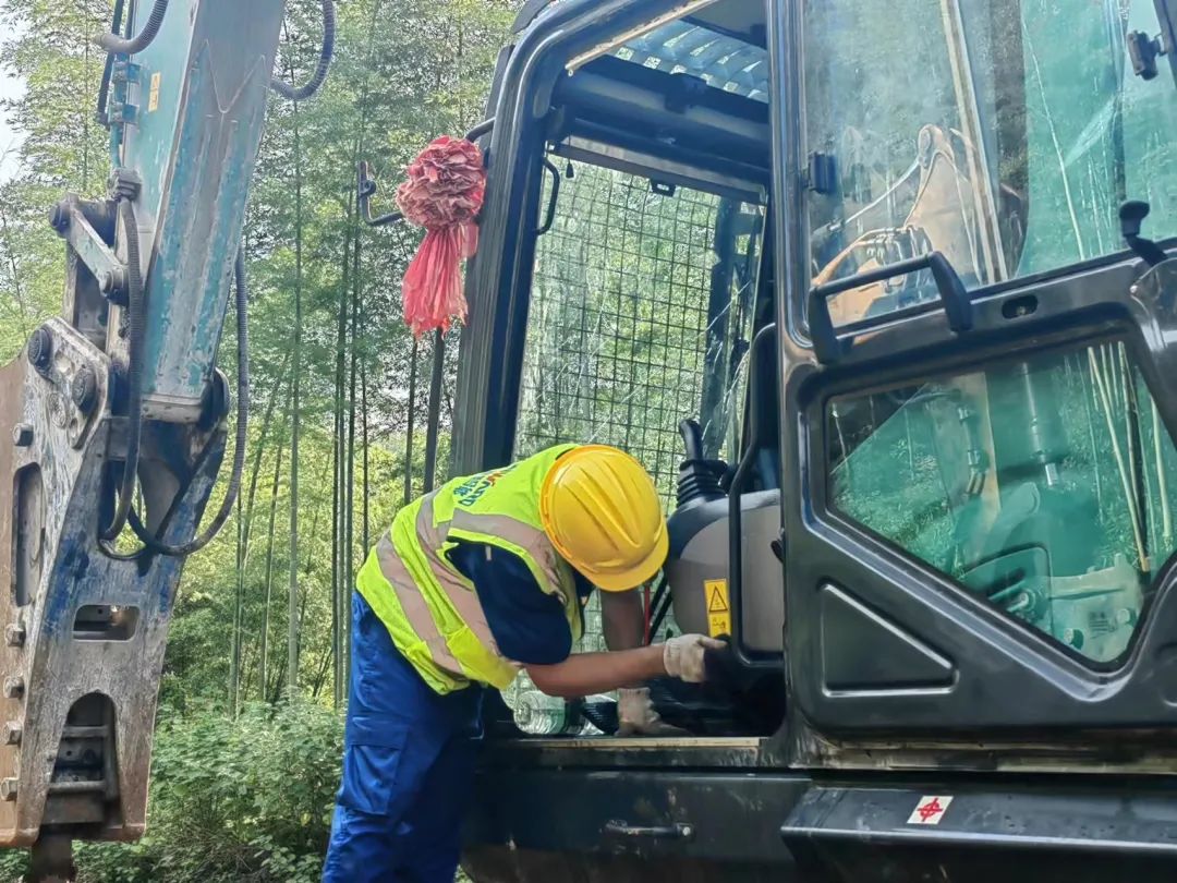 品质米兰网址,用心服务!米兰网址智能挖掘机2023年服务万里行正式出征