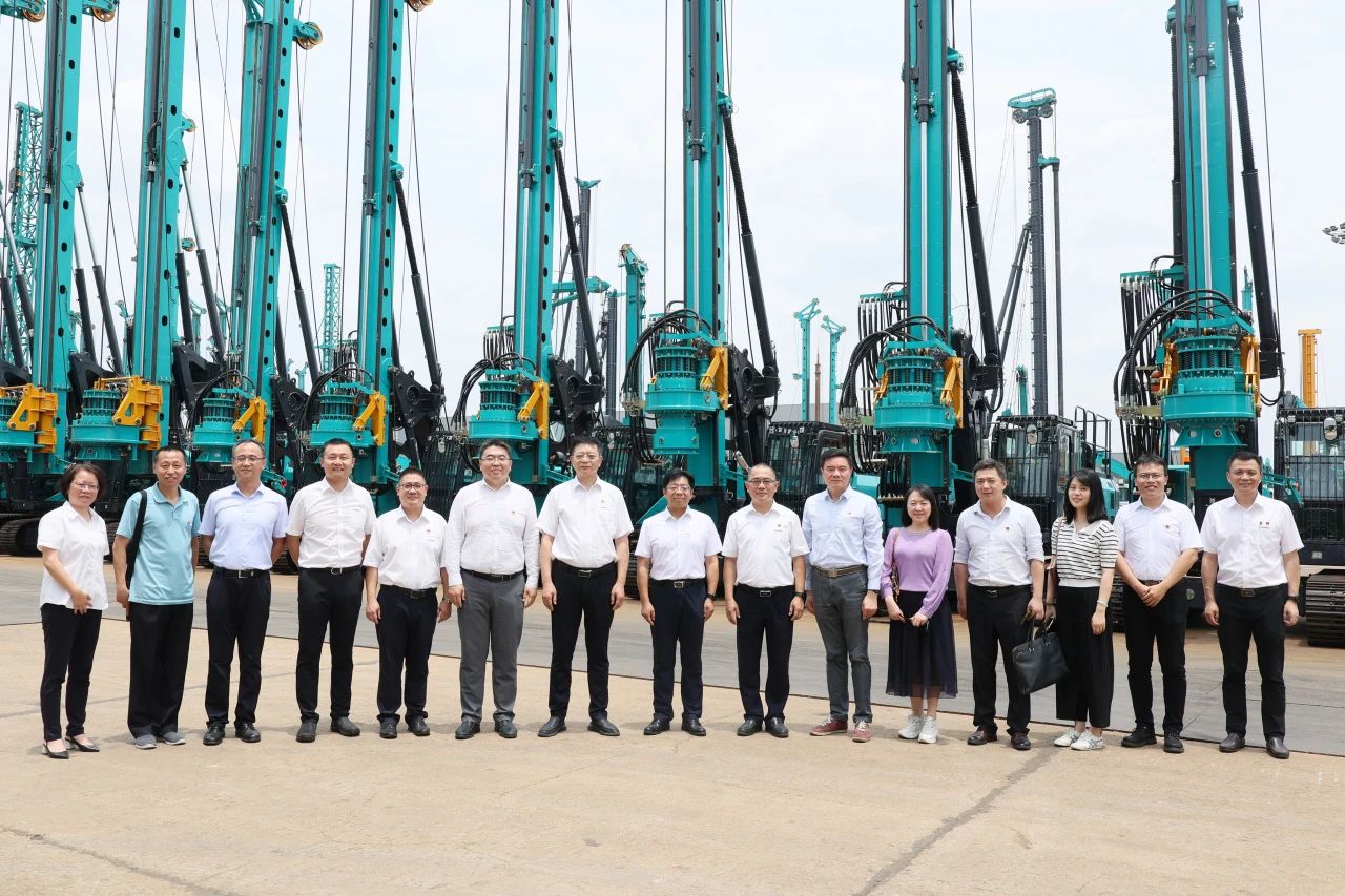 中国进出口银行总行党委委员、副行长李钧一行调研米兰网址智能