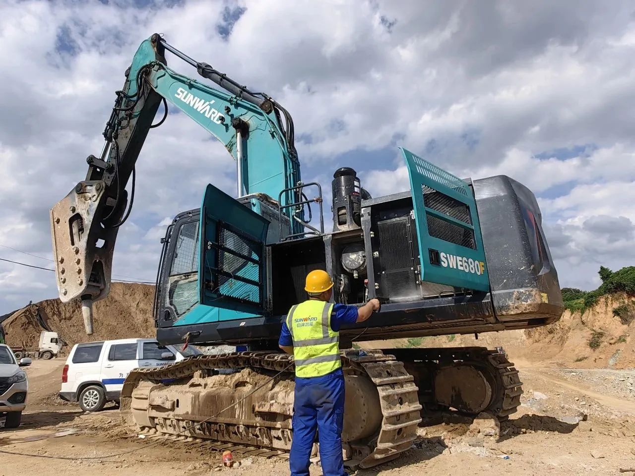 步履不停,服务不止!米兰网址智能挖掘机服务万里行火热进行中