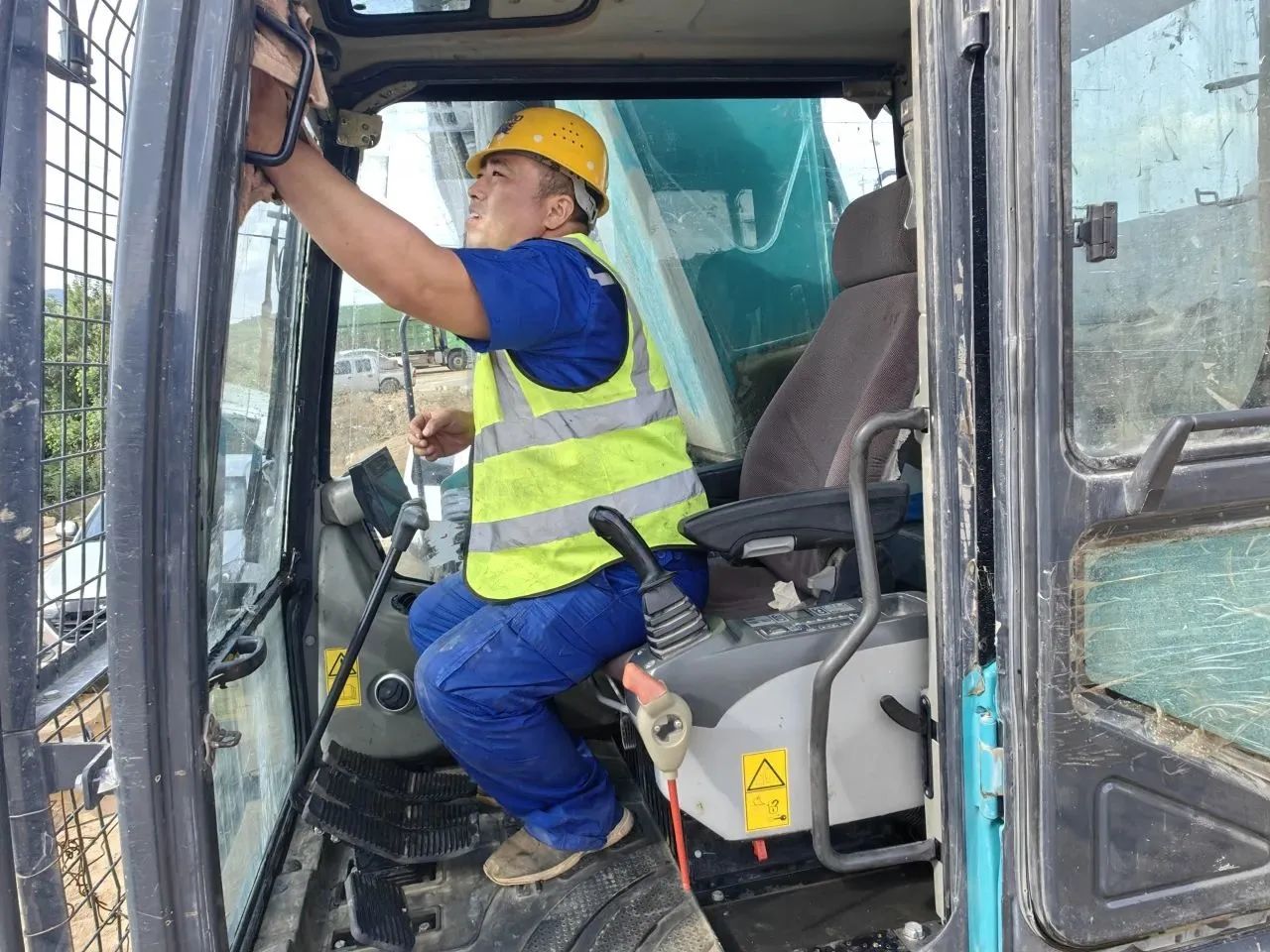 步履不停,服务不止!米兰网址智能挖掘机服务万里行火热进行中