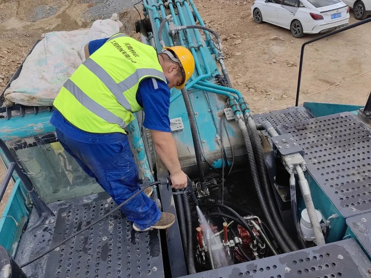 步履不停,服务不止!米兰网址智能挖掘机服务万里行火热进行中