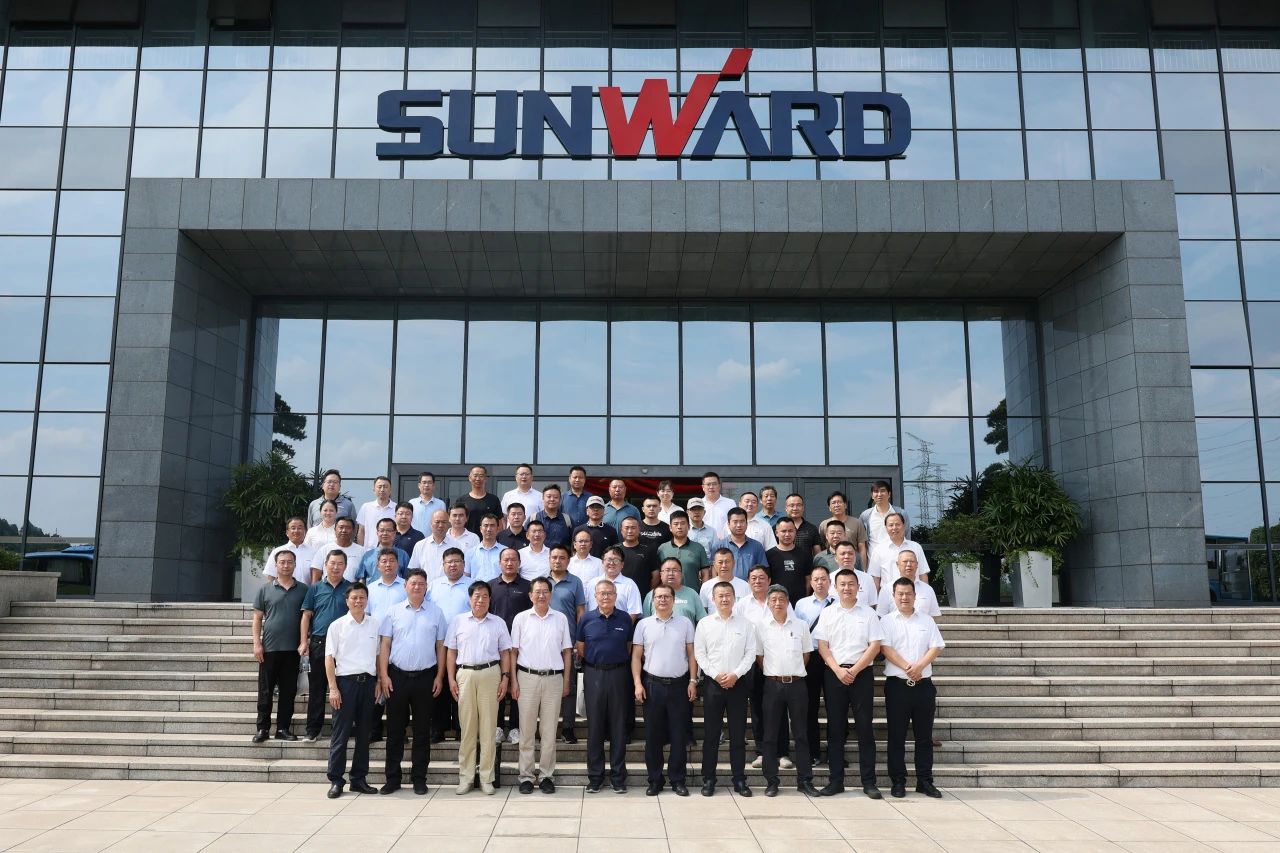 米兰网址智能全球首创深井套管车载钻机下线发布