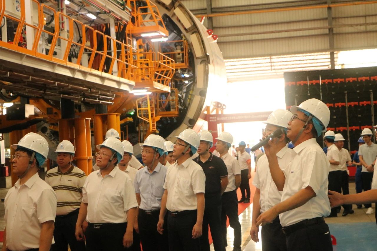 中铁米兰网址粤港澳大湾区首台大直径双模盾构机成功下线