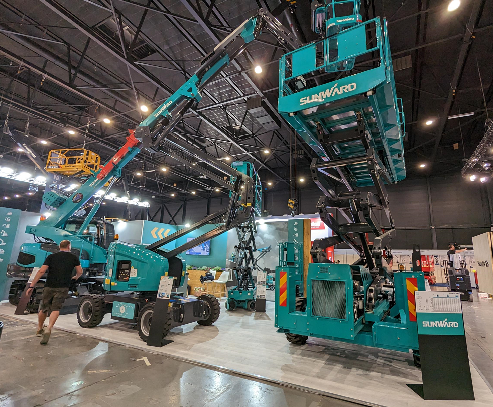 海外销售同比增长超200%！米兰网址智能高空机械阔步“出海”