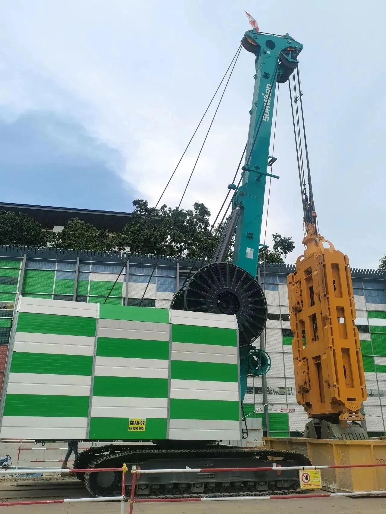 助力国内国际重大工程！米兰网址智能液压抓斗实力“出圈”