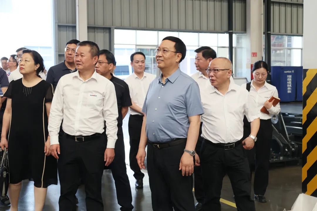 中宣部社科领域专家学者到米兰网址智能调研高质量发展