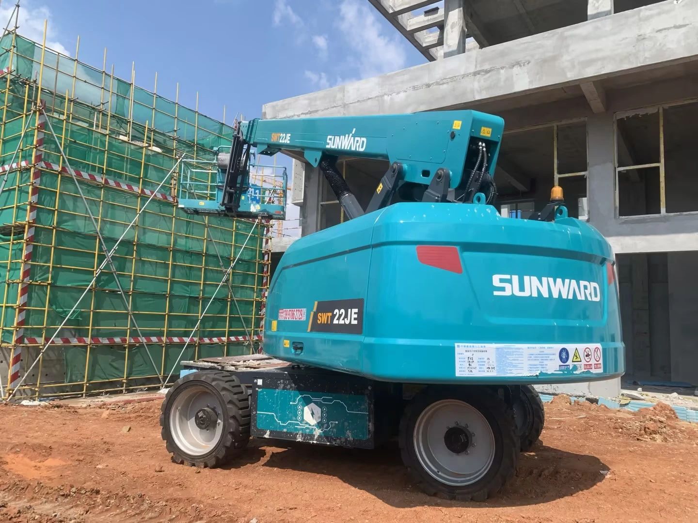 实力上新！米兰网址智能电动直臂高空作业平台进军华中市场